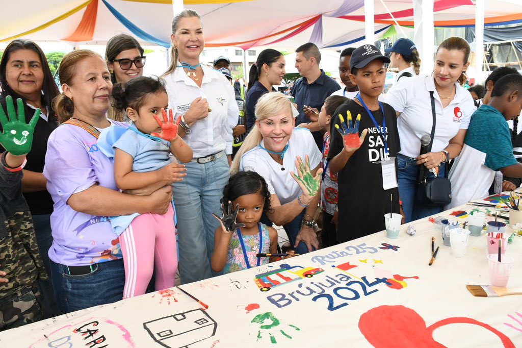 ValleSeguridad's tweet photo. 🙌En nuestras manos está formar niños para la paz 🕊️
#SumateJugando 😁 y recuerda que una infancia feliz🎉 es el regalo más grande que se puede recibir🎁  #DiaDeLaNiñez https://t.co/X9vIPEzUws