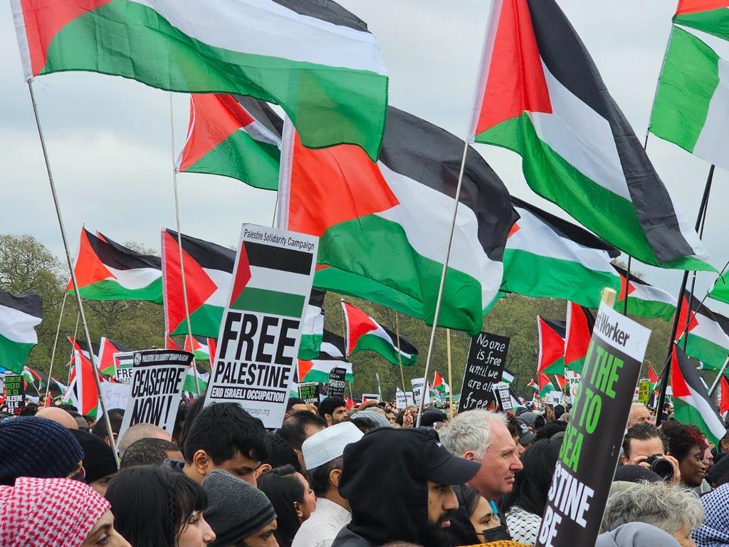 Massive demonstration in #London in support of #Palestine. #GazaSolidarityEncampment #FreePalestine