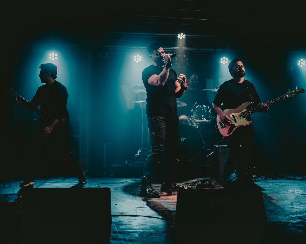 Neo_MBand's tweet photo. A couple of days ago, we performed a show in Arecibo, PR to celebrate the eve of the release of our new single, “Our Ground.” Huge thanks to everyone who came out to support us!

‘Our Ground’ is now available on all streaming platforms!
.
.
📸: @NickyHdezPhoto 
.
#NeoMband #music https://t.co/5069wwy6M1