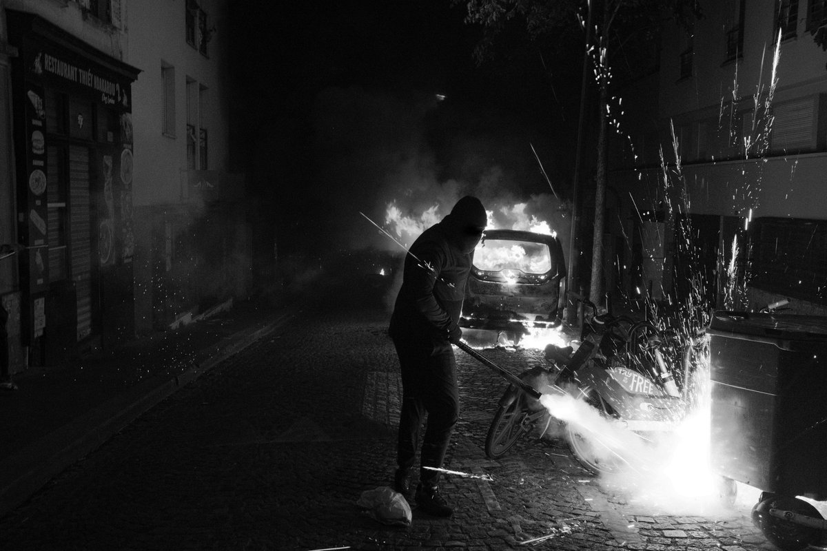 Justice pour Nahel 

Paris - Goutte d'or 75018

#Justicepournahel #paris #police #gouttedor #encrage #émeute #parisbezbar #barbès 

@encrage_photo