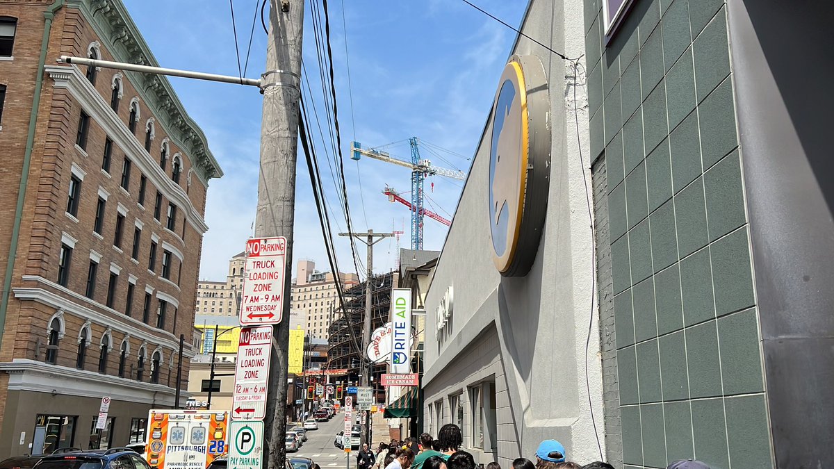 VictoryLights's tweet photo. Just a bit of a line, still worth it for one last waffle cone. https://t.co/fINq2GoTwR