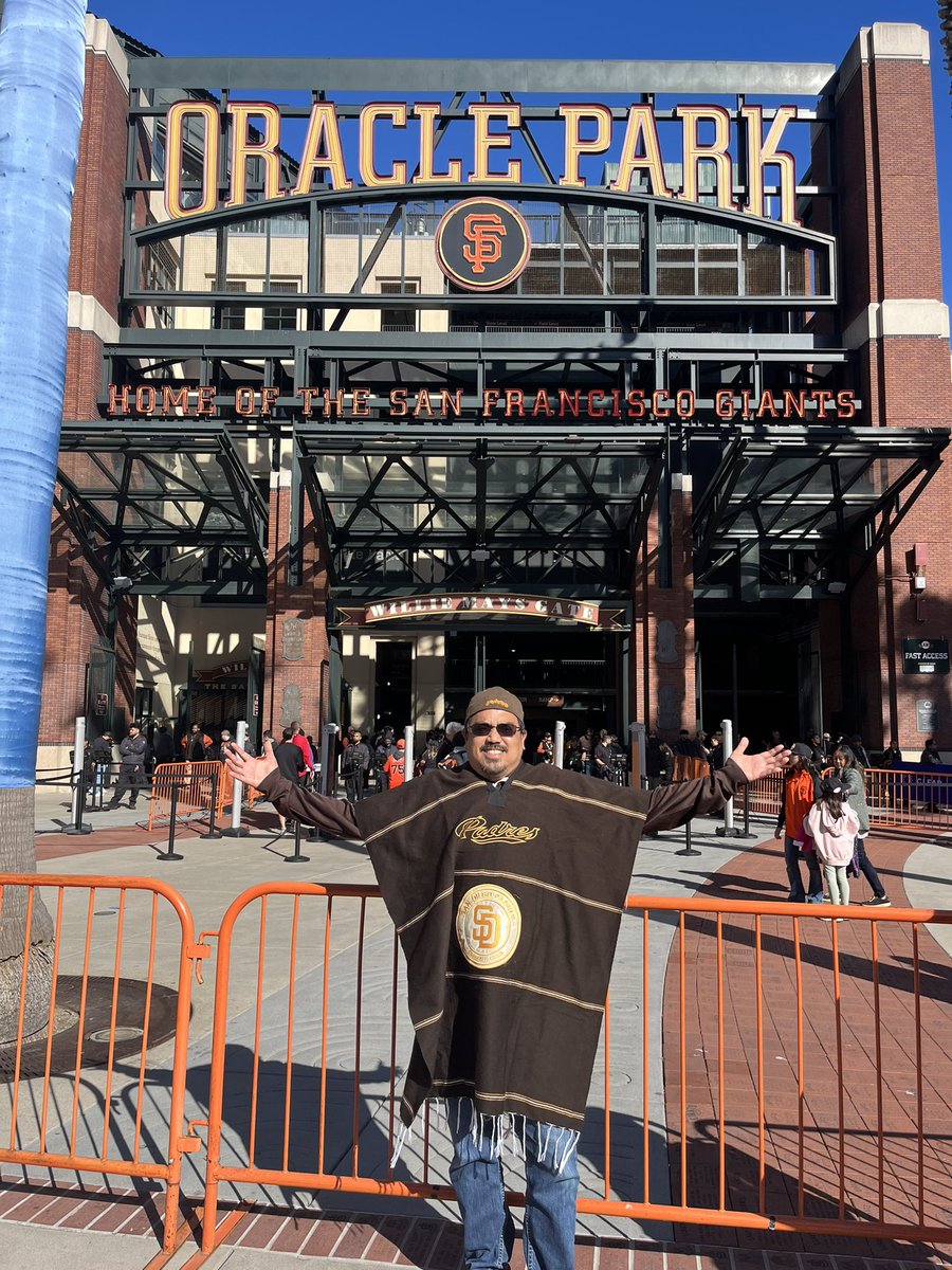 Bobby_Rubio's tweet photo. And YES Fam, to any of the #BoltFam and #FriarFaithful that show up in Concord, I will draw #Bolty and/or #Pabu for you, like I always do at #SDCC!
I got you!
#FromDiegoToTheBay🙌🏽🙌🏽 https://t.co/G2vnLwAPNI