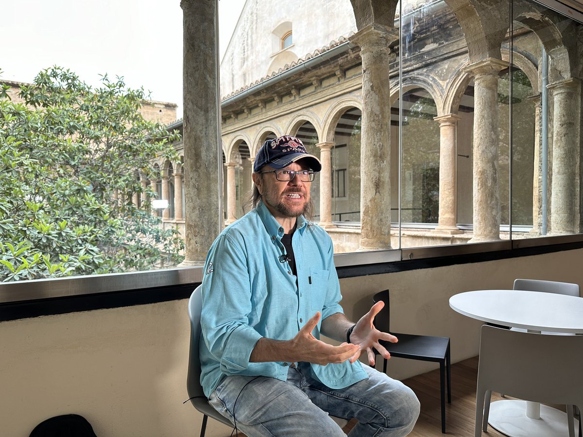 centredelcarme's tweet photo. 🎬 ¡Disfrutamos de nuestra primera sesión de 'CCCC Claves para el cine' con @SSantiagosegura!

🍿 Un ciclo en el que nos encontramos con profesionales del cine y hablamos sobre el humor y la comedia en la era de las plataformas. https://t.co/umJAOqGV6P