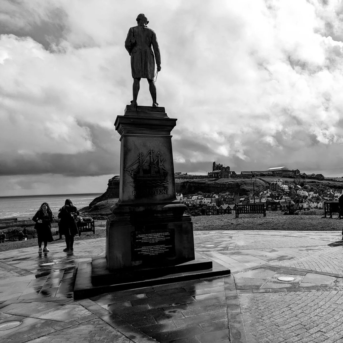 Brookes69Paul's tweet photo. A day trip to #whitby for #gothweekend some truly amazing outfits on display, proper works of art. https://t.co/R2qSR086OP