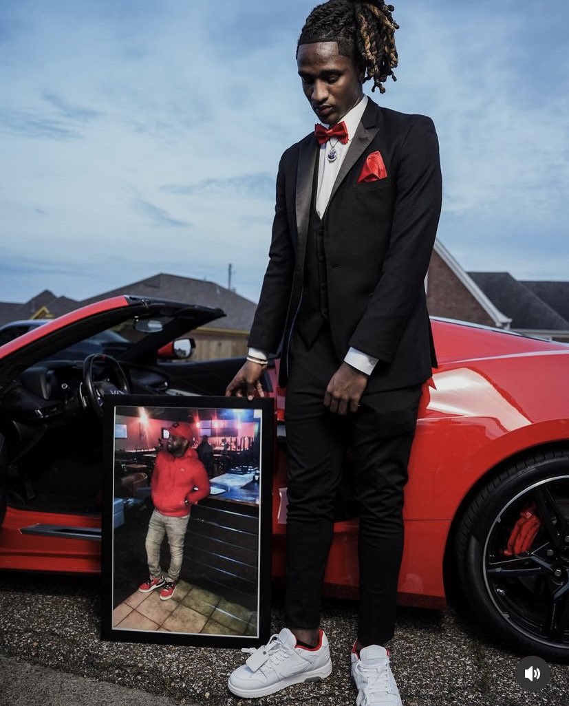 1youngsoul's tweet photo. Cuz gave it for prom #DoItForCheese ποΈπ https://t.co/Z1eABZnz7y