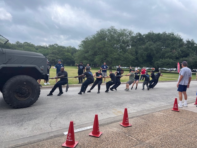 Big thank you to Rice University police and @RiceFootball for participating in a tug-of-war challenge to raise funds for the Special Olympics Texas area athletes.