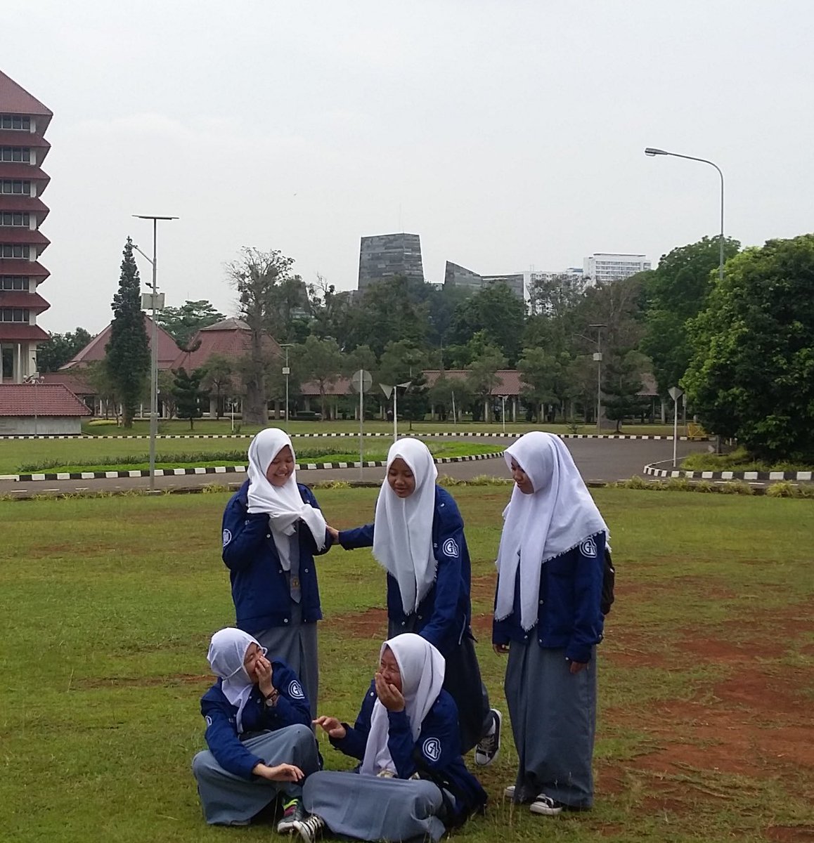 yskylover's tweet photo. Kangen banget jugaa sama bibi :’) foto berdua kita ilang bii. jarang foto juga sih kita. temenan sama dia tuhhhhh rezeki bgt! Tpi kenapa kita lost contact bi? Dimana sekarang? Pengen ketemu trus cerita banyak biiiii https://t.co/6dvd6AioVD