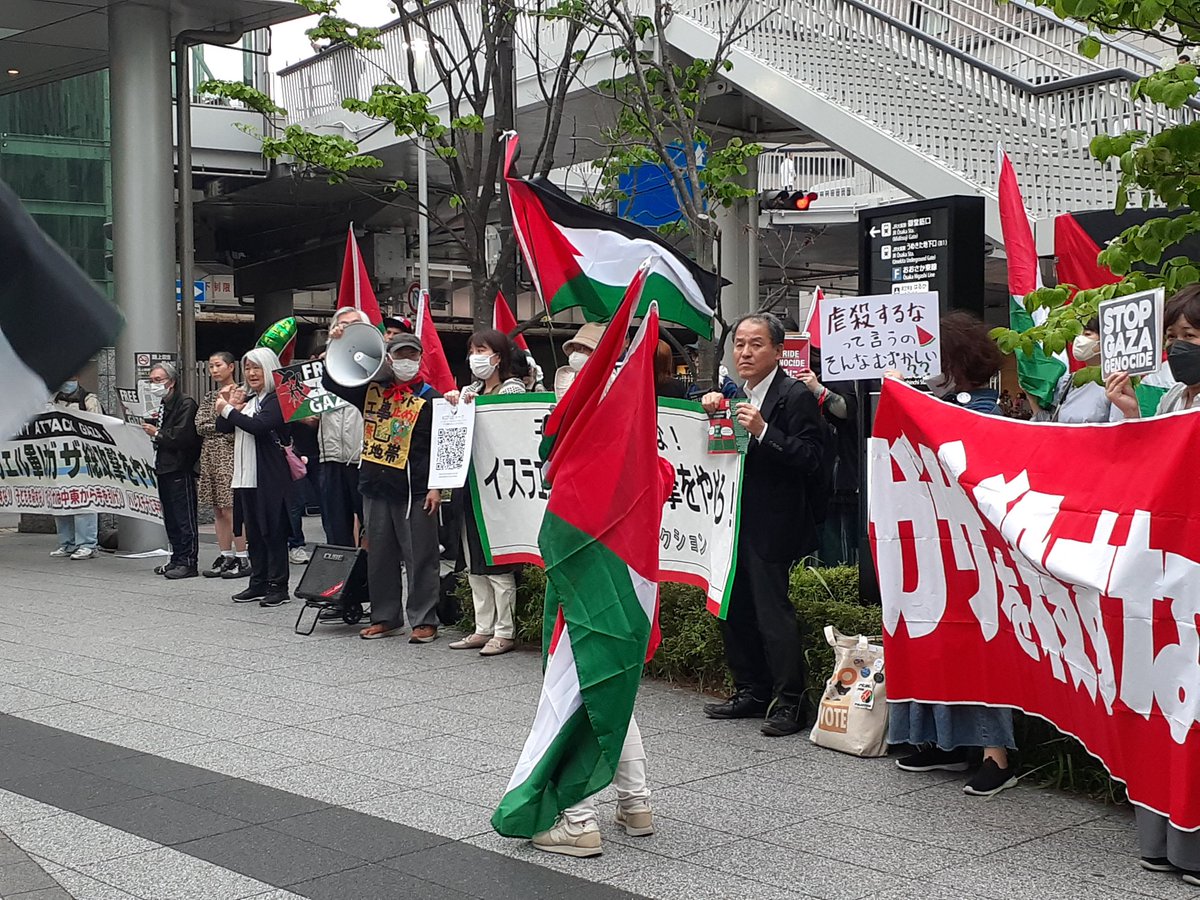 shiwwai's tweet photo. In Osaka, Japan, @GazaKansai held a demo calling out #FreePalestine #StopRafahAssault #NoMoreOccupation at Osaka station of JR line this evening.
We urge to STOP any bloodshed on Palestinians and immediate full #CeasefireNOW!
Our soul r with the Gazan brothers and sisters! 💪🏼✊🏼🇵🇸 https://t.co/UvvqYcIlhg