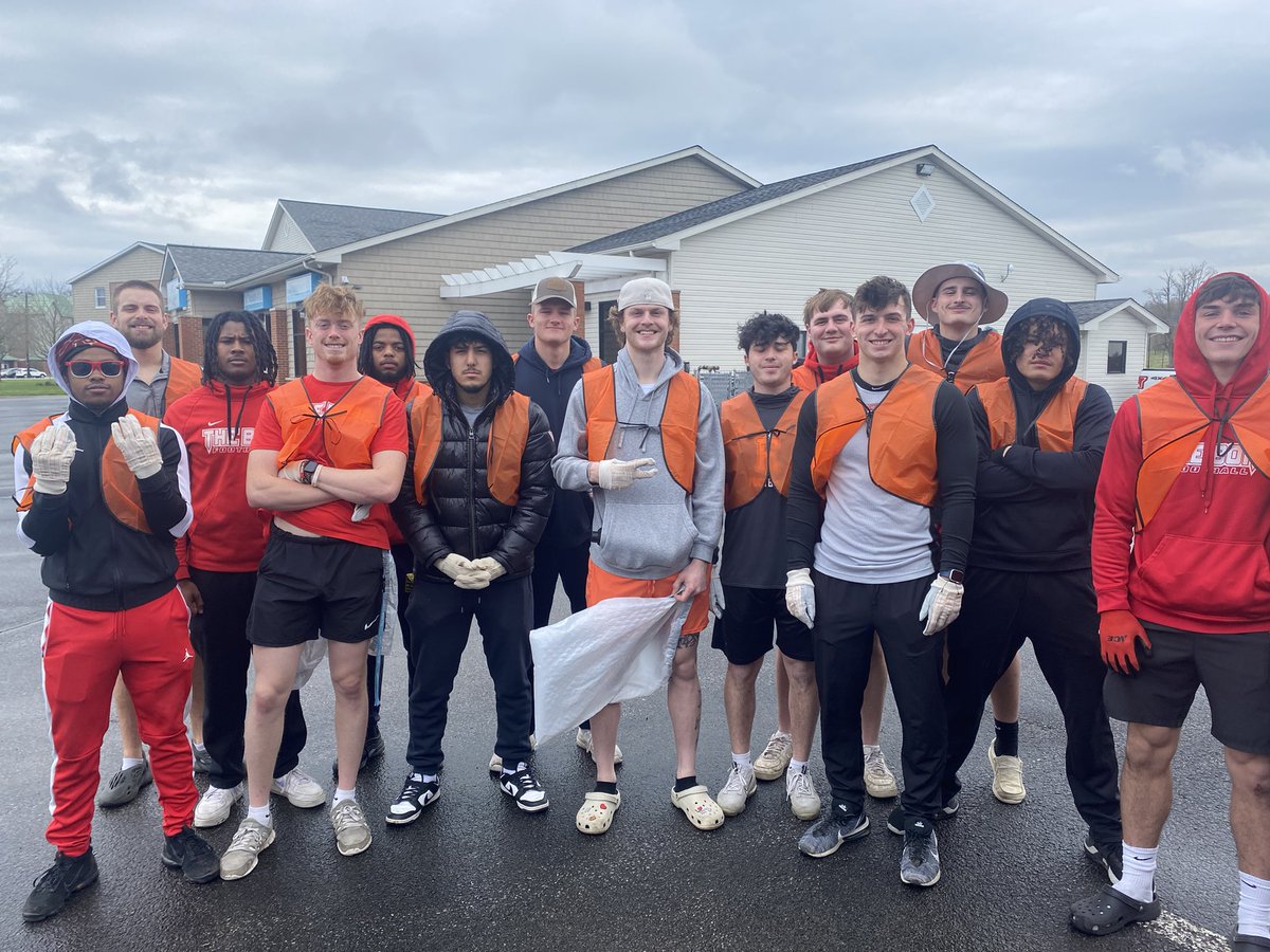 #DAYOFGIVING Today our guys spent their morning cleaning up trash in our community! Thank you to all our student athletes who took the time to give back today! #THEBORO