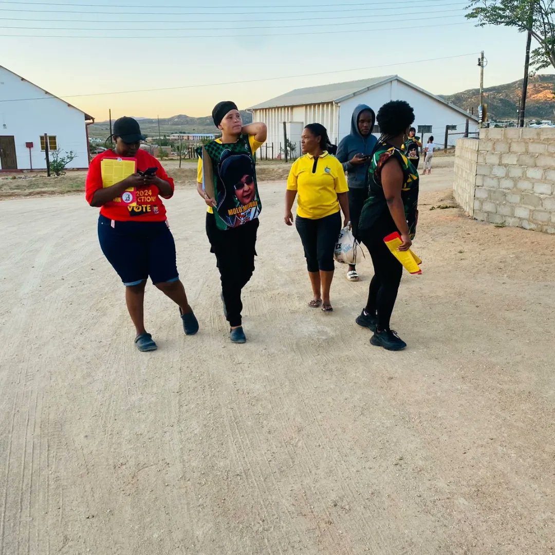 ancyl_ncape's tweet photo. DELAYED POST| ANC YOUTH LEAGUE DOOR TO DOOR IN NAMAKWA
Regional Executive Committee members of ANC Youth League in Namakwa, alongside SASCO members conducted door to door in ward 5 Springbok.
#VoteANC2024
#ANCYLatWork
#ANCYL_NCAPE
#LetsDoMoreTogether
#MyANC
#IAmANC https://t.co/5O3A7txCNA