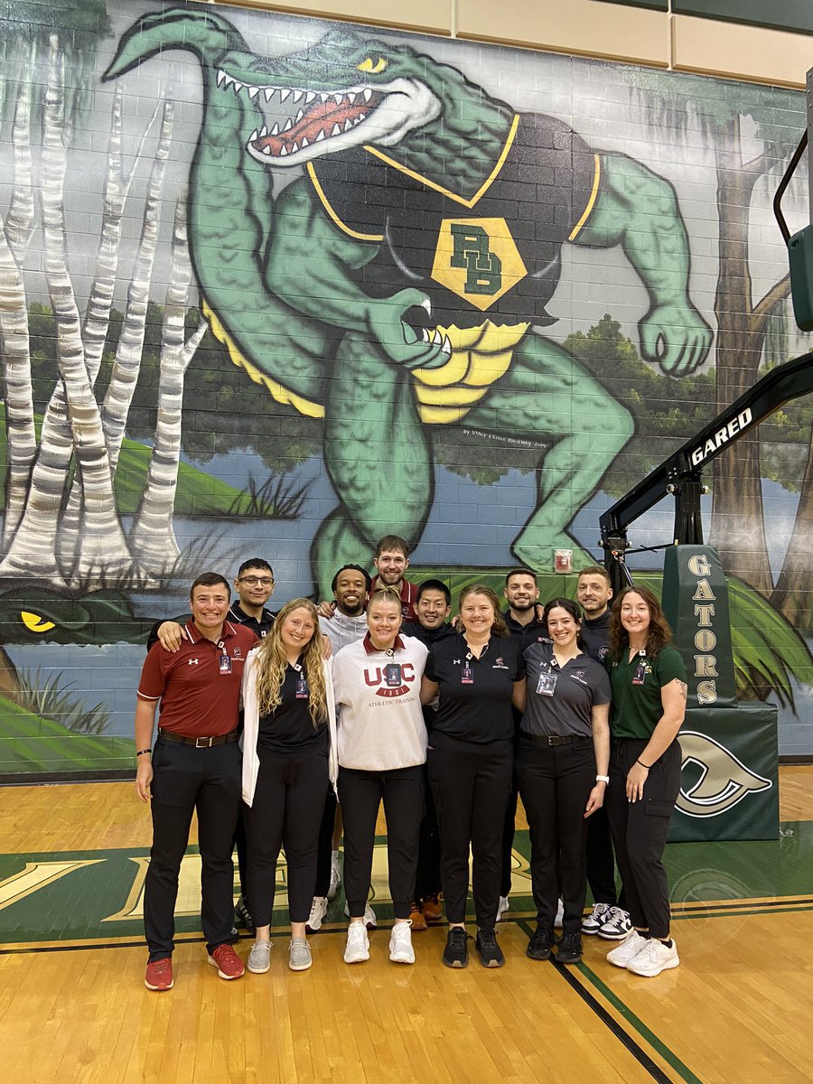 Nancy_Uriegas's tweet photo. 1 career, 2 jobs colliding. Big thanks to our @UofSC_AT students for helping with @Gator_Athletics mass PPEs. Y’all made it happen! #GamecockAT https://t.co/dwgHgmzLlh