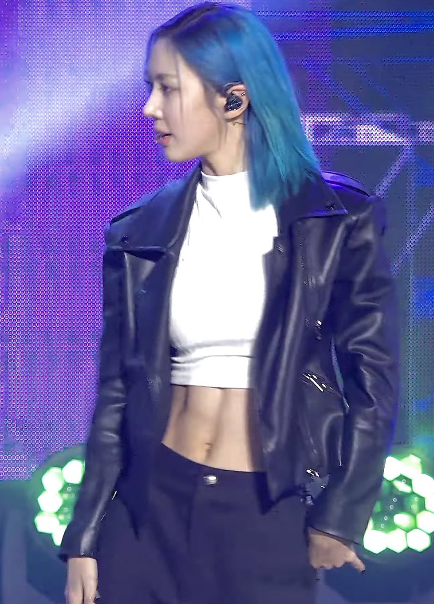 jiufiim's tweet image. she 🤕🤕