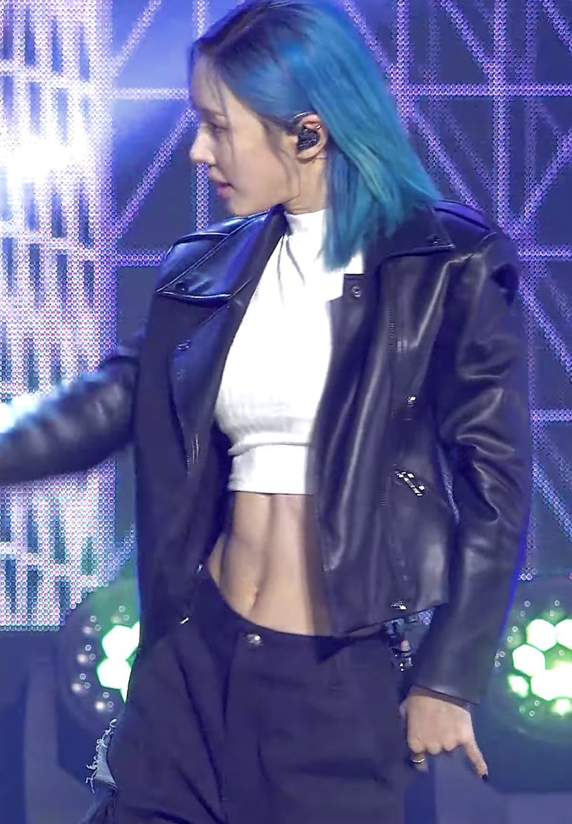 jiufiim's tweet image. she 🤕🤕