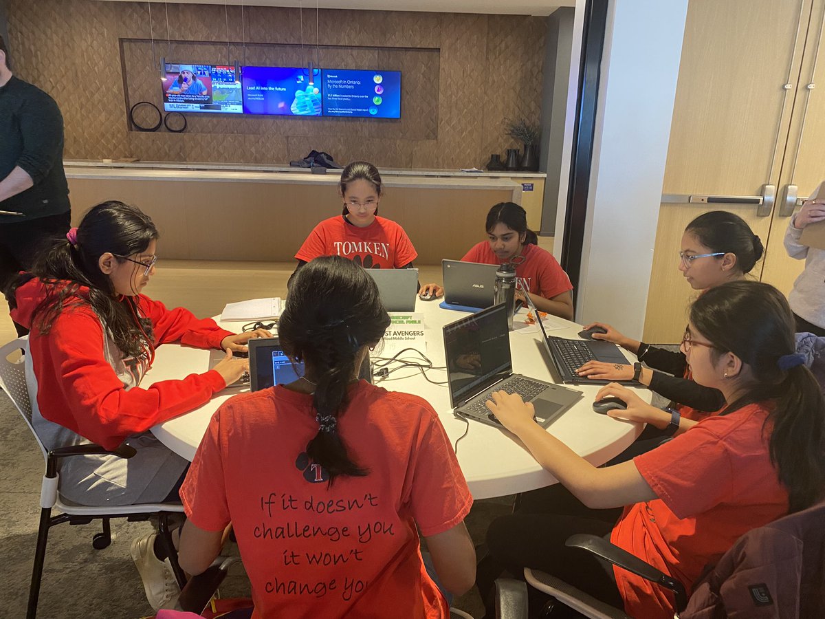 KatPapulkas's tweet photo. 23 teams from across Ontario playing today at the @osea_aoses @PlayCraftLearn #notjustplay tournament! Excellent showcase of global comps in action! #esports @DellTech #girlswhogame https://t.co/2liNpjC01E