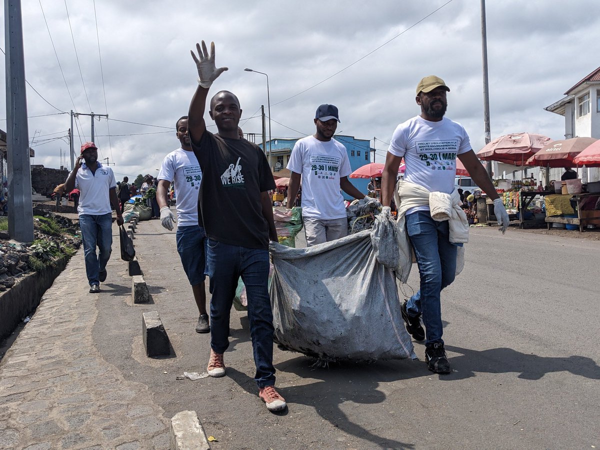 Plastic waste is a danger to people and the environment. We raise awareness among local communities of the need for responsible and sustainable management of protected areas, and call on the Congolese government to immediately suspend the oil and gas exploitation project.