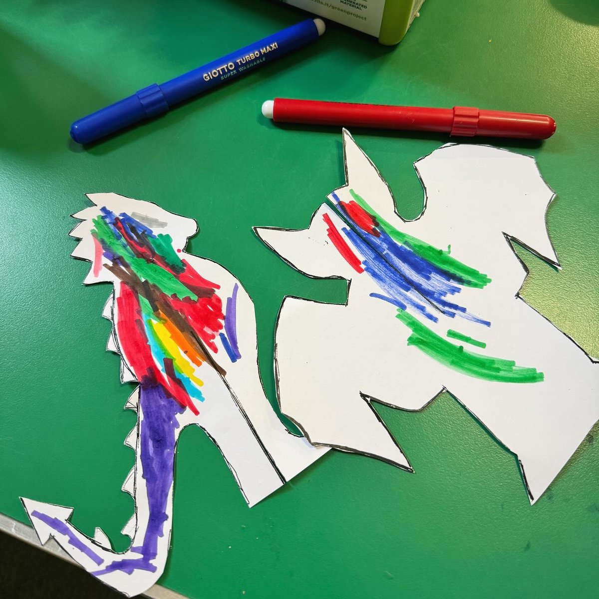 CharltonLib's tweet image. We had a fantastic time at #LibraryFunClub at #CharltonLibrary today! 🎨 We celebrated Saint George’s Day by making our own dragons using different materials! 🐉 Join us on Saturdays at 10:30-11:30am for more #CraftingFun, make friends and borrow books 📚 #LoveYourLibrary