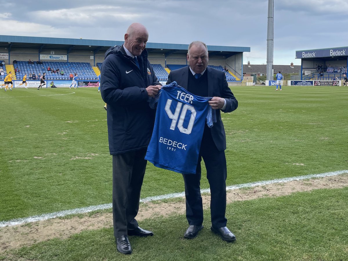 Before the game today Vice-Chairman Frazer Follis presented Chairman Adrian Teer with a signed club shirt to mark his retirement after 40yrs at the club.

#BJAFN
#THANKYOUADRIAN