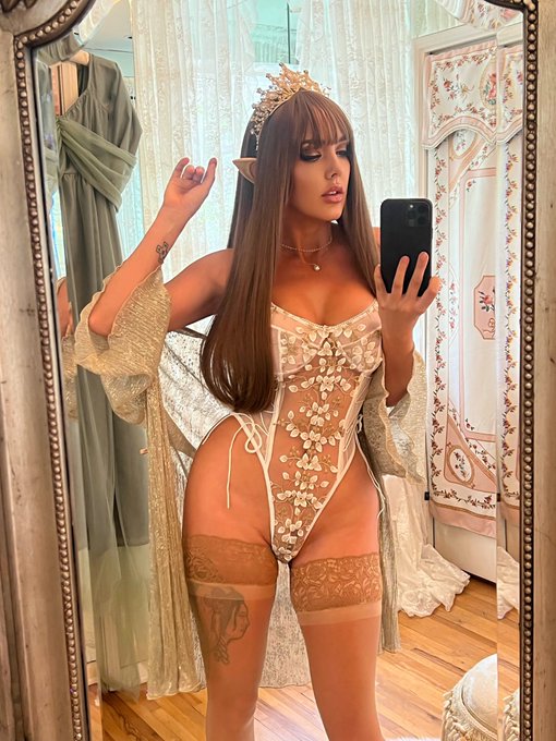 Hi 🤍✨ https://t.co/KLYCXAs87Q