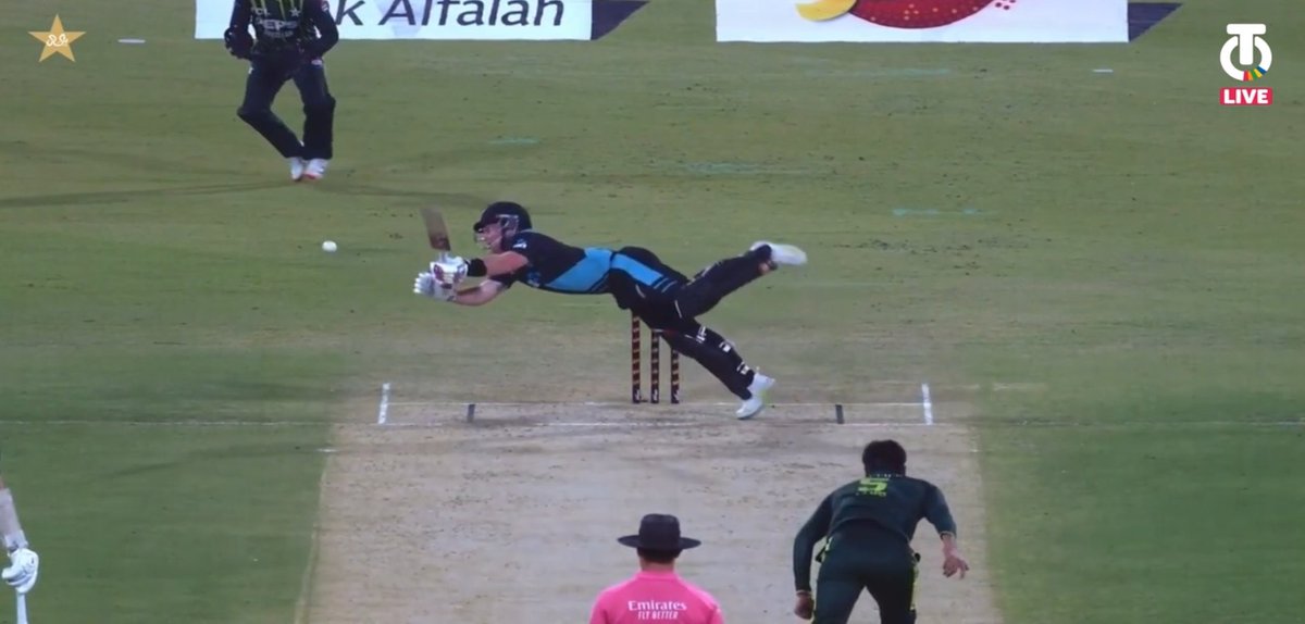 fahad_areeb's tweet photo. Nz desperate attempt to hit boundary each ball! 
#PAKvsNZ https://t.co/Aa4VkmBTGy
