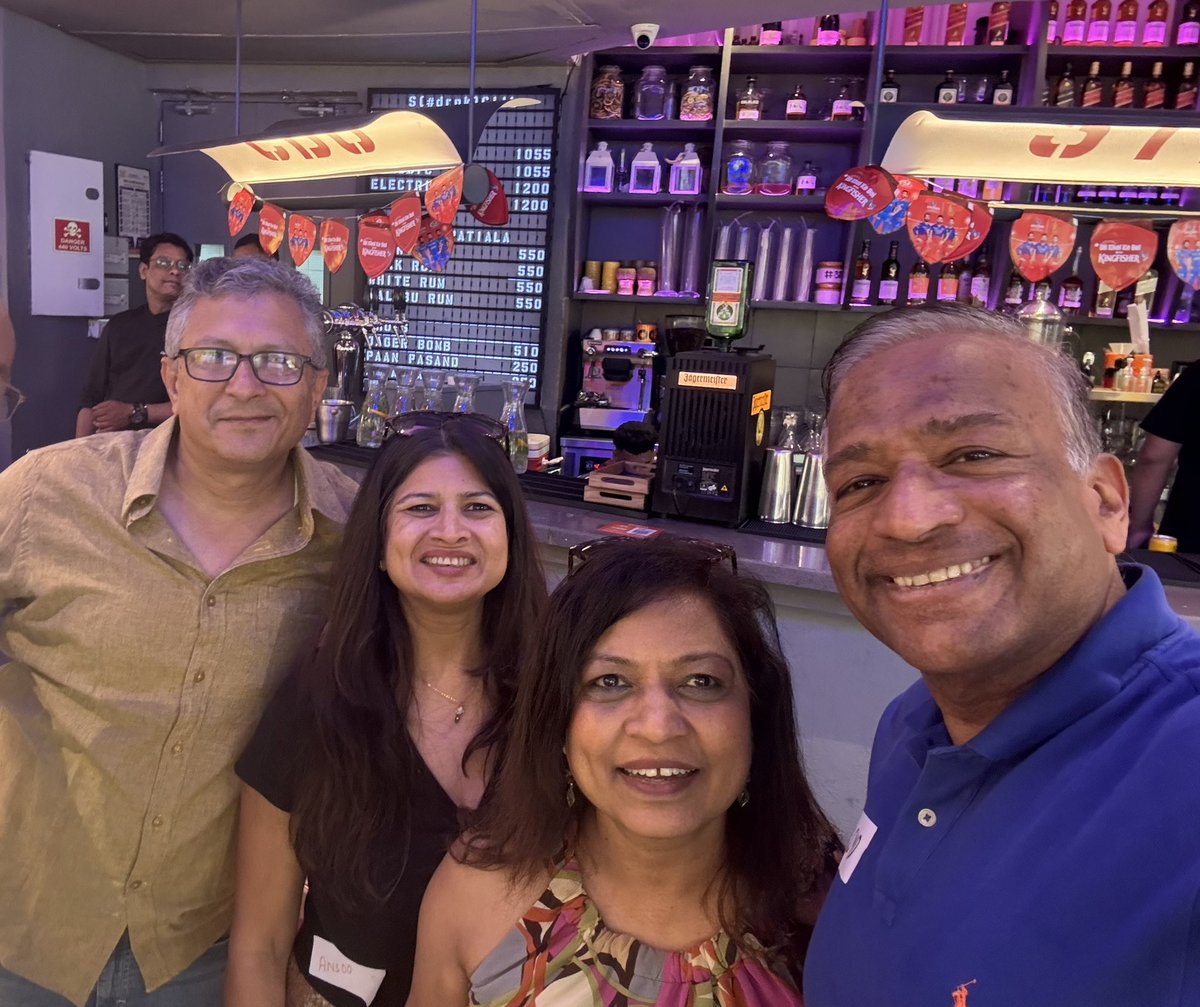 Rocking old style #Tweetup at Aerocity Social Delhi! Caught up with old pals n new and put a face to some of those cool handles. Big shout out to the initiators @girishmallya @Netra & @b50 | Why must Mumbaikars always do the good stuff? 🤔😉