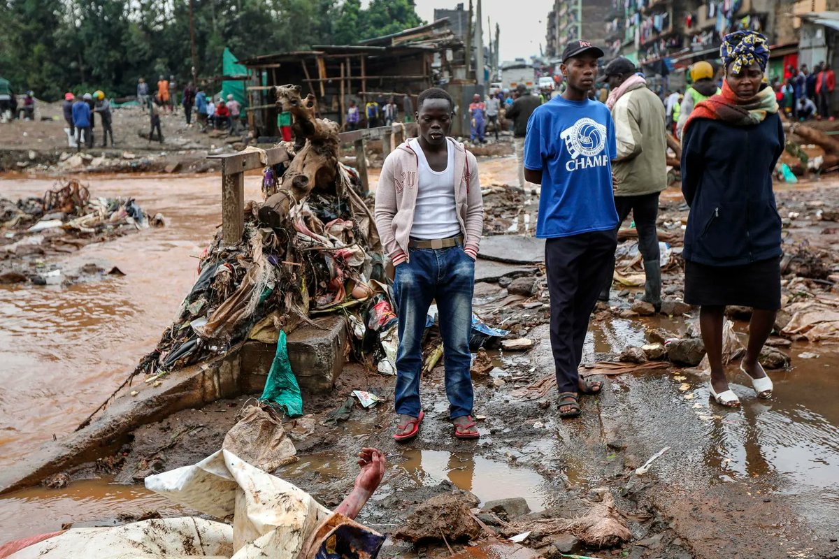 En apenas 24 horas, 32 personas murieron en #Nairobi  y en localidades rurales por aludes e inundaciones, efectos de las descomunales lluvias que azotan sin descanso #Kenya 🇰🇪 desde marzo pasado

Más en #PrensaLatina 
🔗prensa-latina.cu/2024/04/27/dra…