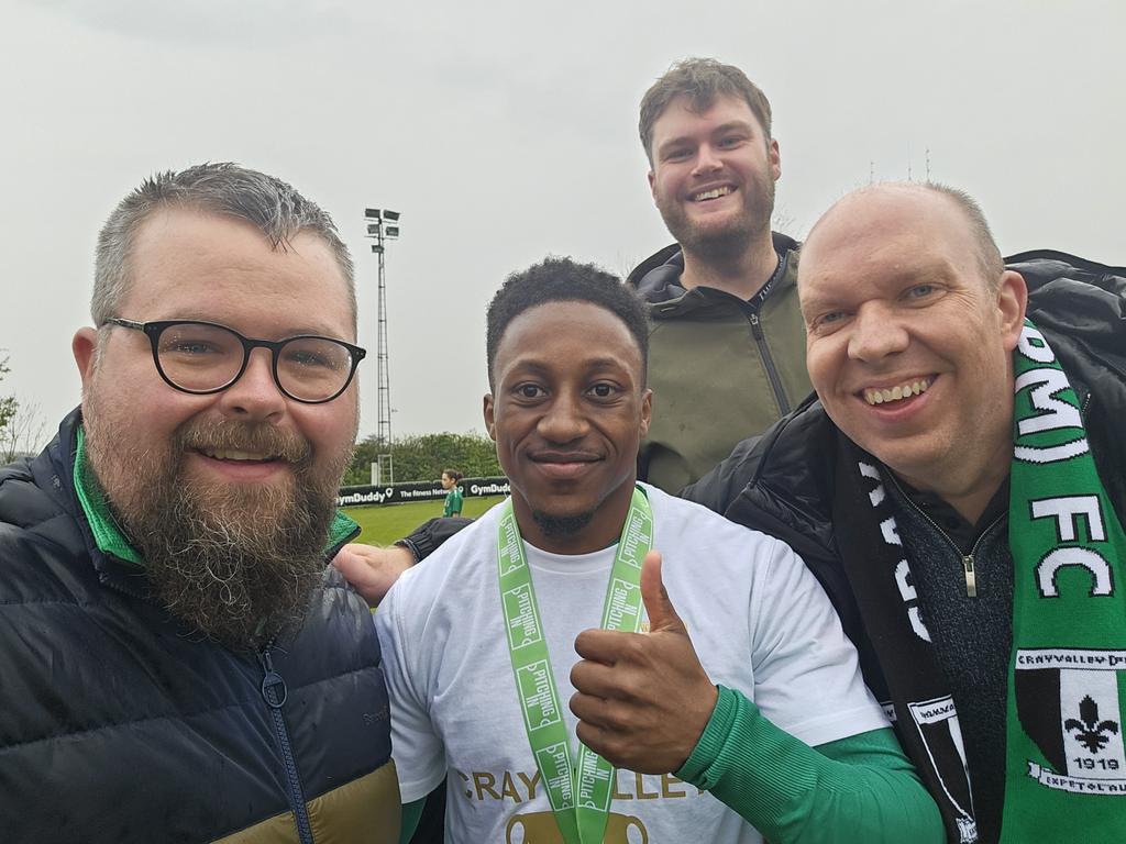 JamesKingman12's tweet photo. We gone an won the league 🥳 @IsthmianLeague @KentNLPodcast @LukeSmith_65 ⚽🟢⚫ @CrayValleyPM https://t.co/LofUc3xVgs