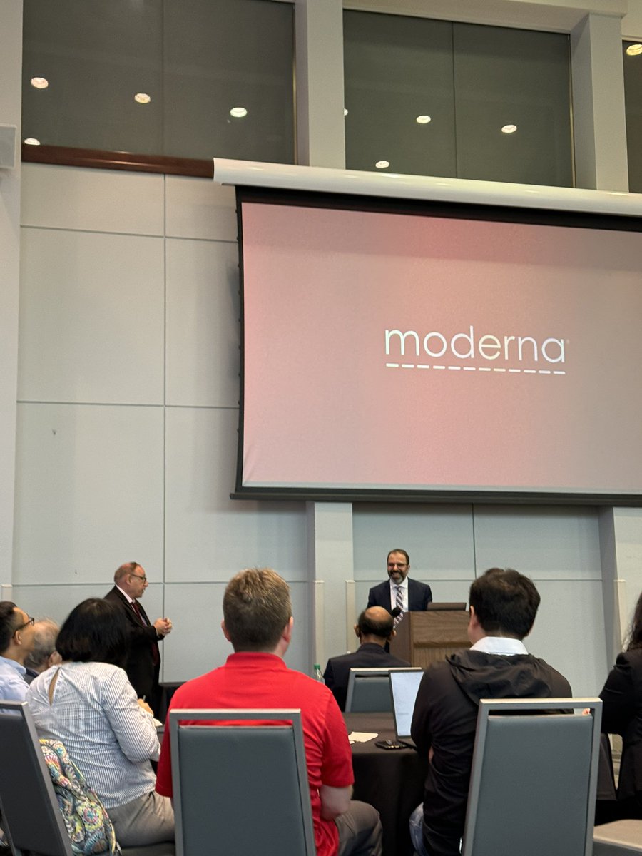 kseyedm1's tweet photo. Had amazing time @UHBiomedEng  capstone symposium amazing student work and great speakers https://t.co/FS7QkrwrMs