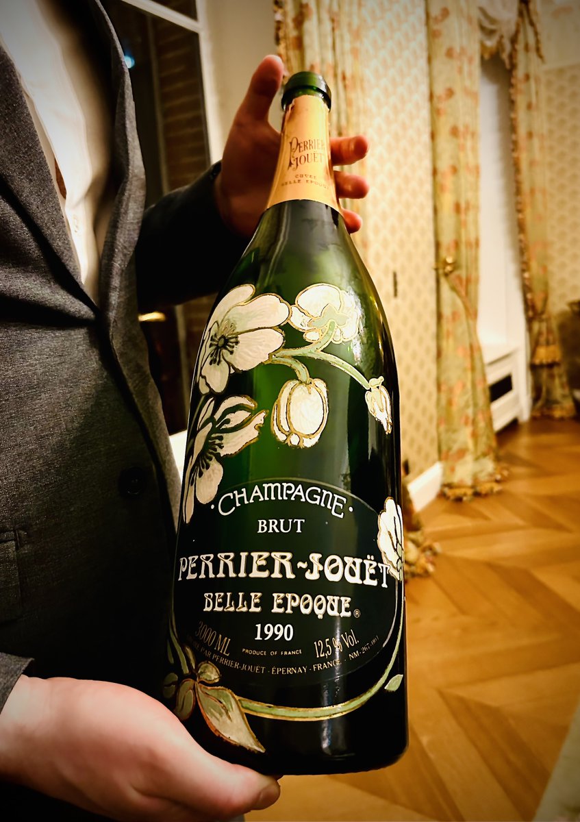 Séverine Frerson, the Chef de Cave at Maison Perrier-Jouët, has the ultimate challenge ahead of her: to meld up to 500 different wines (vins clairs) into a single non-vintage @perrierjouet bottle. How does she match house style? Fascinating insight. the-buyer.net/people/produce…
