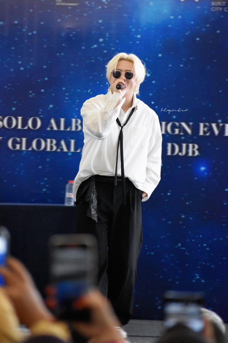 blogintro's tweet photo. 240427 김동혁

DK NAKSEO [戀] 1st Solo Album Fansign Event in Malaysia

#DK1stSOLOinKL #DKinKL
#DK_ASIA_FAN_EVENT_TOUR
@D_dong_ii #DONGHYUK #DK
#DK_1ST_SOLO_NAKSEO #iKON #iKONIC https://t.co/BAqrJ75dX4