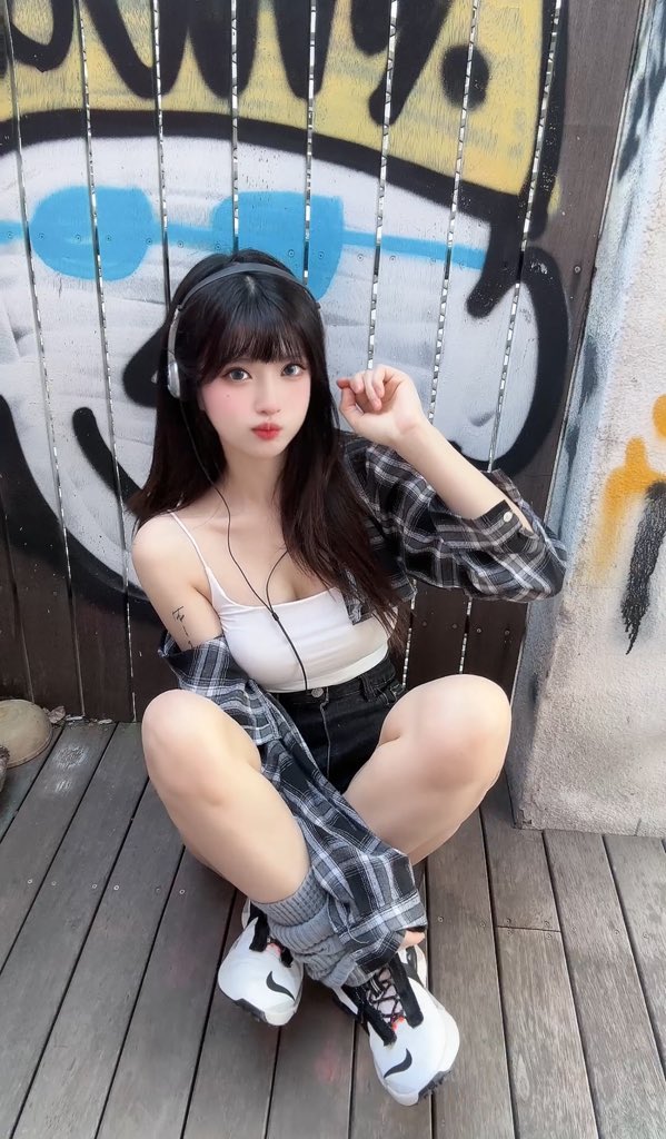 不是说要带我走吗？ ( •̛̣̣꒶̯•̛̣̣ ) https://t.co/RGdaoQrNIX