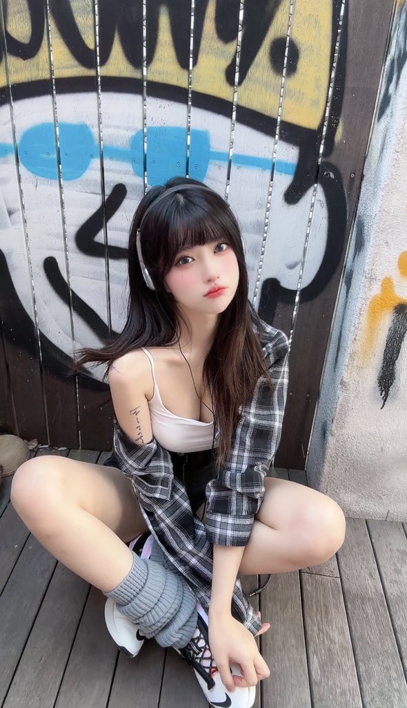不是说要带我走吗？ ( •̛̣̣꒶̯•̛̣̣ ) https://t.co/RGdaoQrNIX