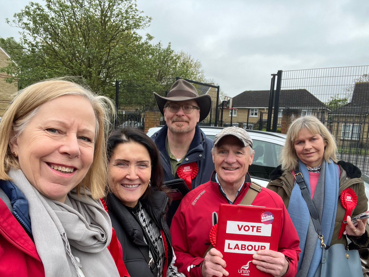Good to be out in Isleworth and Whitton wards today - meeting lots more people voting @UKlabour on Thursday who’ve never voted, or never voted L, before @JohnStroud16 @suessampson @MarcelaBenede10 @Karen_R_Smith