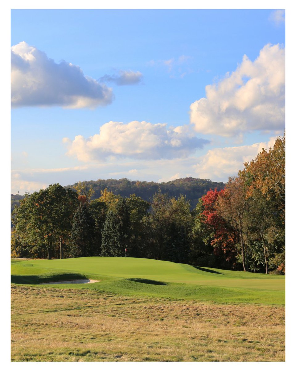 World Top 100 - Top 10 Countdown 8th - Oakmont, Pennsylvania, USA 📷 @garylisbongolf #WorldTop100 #Oakmont #Pennsylvania #USA #GolfCourses #GolfCourseDesign #GolfArchitecture #GolfTravel #GolfUSA