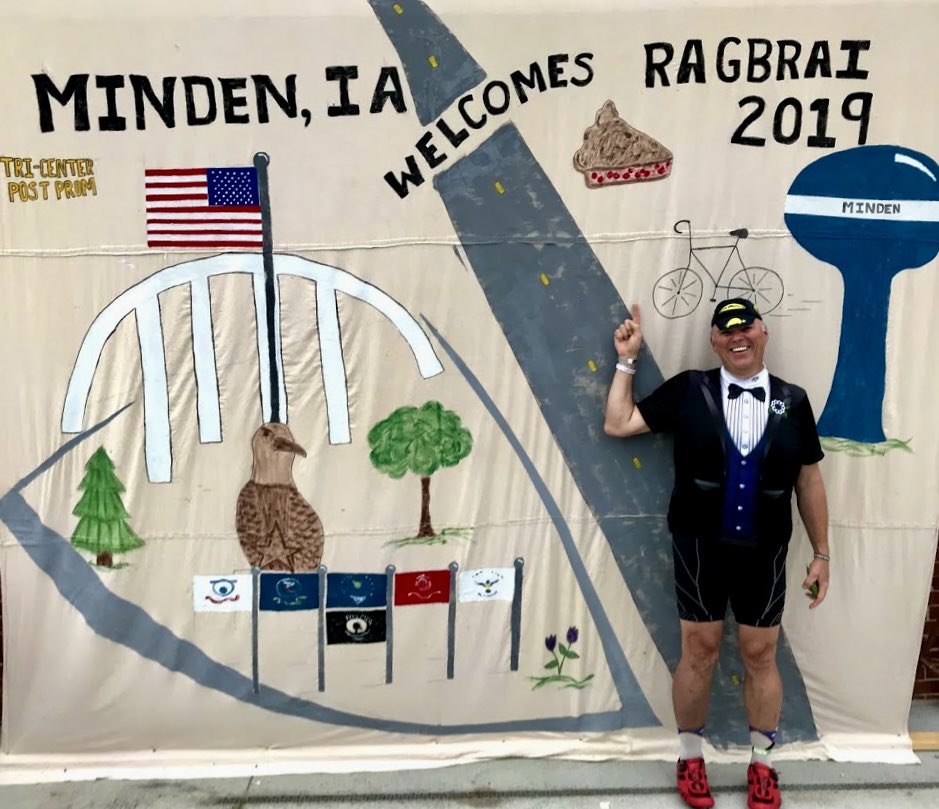 It was a rainy day on the 2019 #bicycle ride across #Iowa - #RAGBRAI @RAGBRAI_IOWA when I arrived in the small town of #Minden. Kids were taking photos to pay for their prom. I think it was $5 & I think I gave them $10. Yesterday 1/2 the homes were hit by a tornado. ❤️2️⃣ all