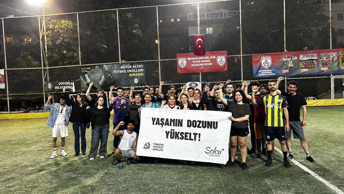 Bugün #YaşamınDozunuYükselt Spor turnuvasının ikinci gününde üniversiteler arasından namağlup çıkarak yolumuza devam ediyoruz. Sıradaki rakibimiz Kartal solcu liseliler. Üçüncü turda aramıza katılmak istiyorsan sosyal medya hesabımız üzerinden bize ulaşabilirsin.