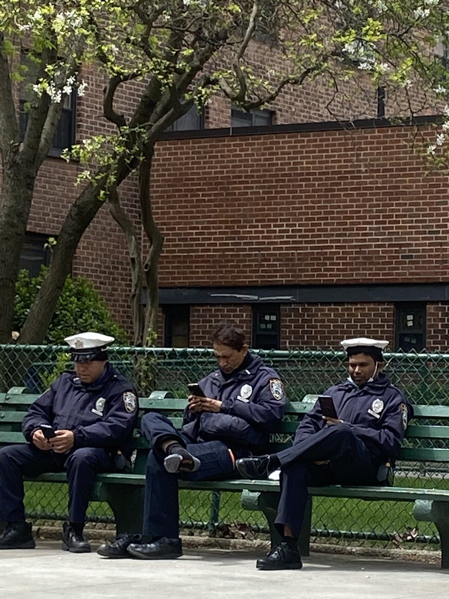 ressydm's tweet photo. @nyc311 Every day and every week it’s a visit from the traffic agents who hang out in groups while cars doublepark in clearly marked No Parking zone east side of East 107 St, &amp; 3rd Ave East Harlem https://t.co/sYtw9hppEc
