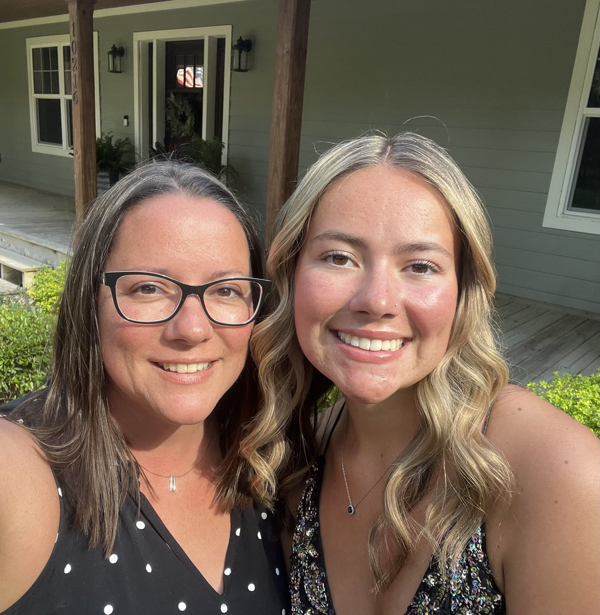 LeannMcCready's tweet photo. Senior Prom https://t.co/Px0djABaW0
