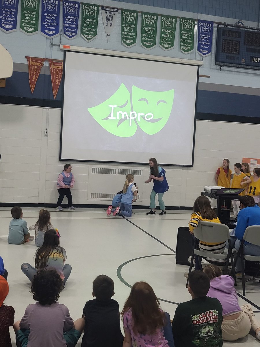 Bravos aux faucons qui ont mérité un certificat à l'assemblée du 26 avril. Nous avons eu beaucoup de plaisir. Bravo aussi aux élèves de Mme D'amour pour avoir atteint leur but de lecture. Merci aussi du spectacle d'impro, avec l'appui de M. Dufour. Nous sommes fiers de vous!!