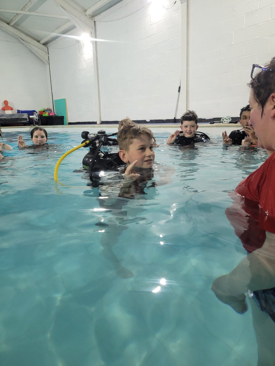 12thWalsall's tweet photo. Thanks for the promotion for scuba diving.@scouts Our troop had a fabulous time and we did an investiture too. #skillsforlife #makeivestiturespecial @AquasportOnline https://t.co/ndDOjvyNQy