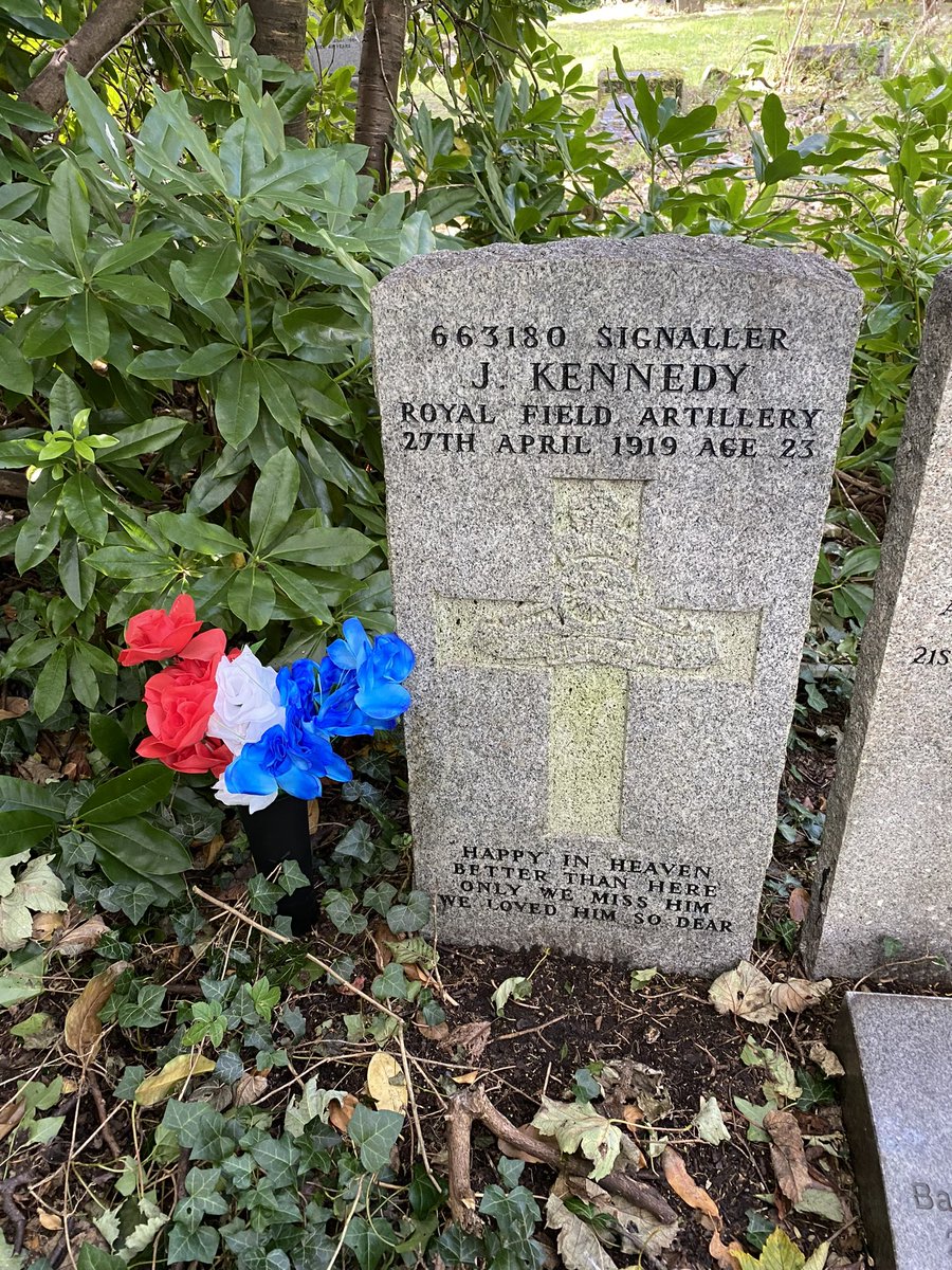 Signaller James Kennedy of the Royal Field Artillery died on active service from pneumonia on this day, 27th April, in 1919 aged 23. We laid flowers and paid respects at James’ final resting place in Craigton cemetery. Thank you for your service ❤️ Lest we forget 🏴󠁧󠁢󠁳󠁣󠁴󠁿🇬🇧