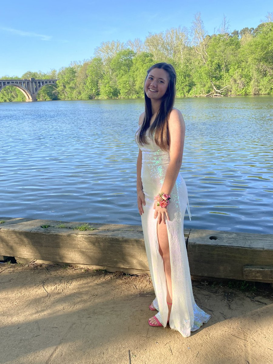 UnityBlackwell's tweet photo. It’s a happening time of the year with Prom season.  Here are some of our young ladies all 🧼 🆙. From their Proms. ⭐️  🤩 😚! https://t.co/IxTs97qiLZ