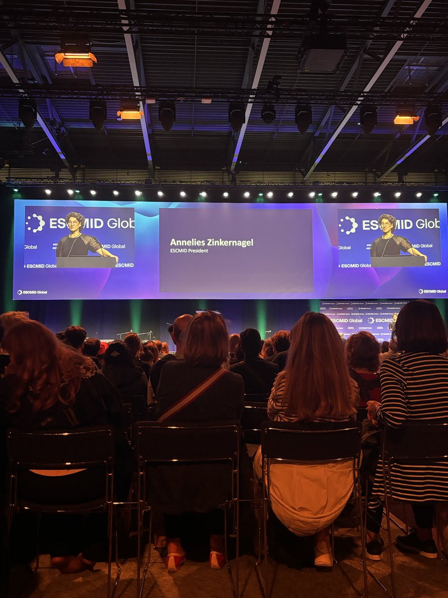 Opening ceremony #ESCMIDGlobal with society President Annelies Zinkernagel whose leadership has led to significant expansion of this global organisation ⁦<a href="/ESCMID/">ESCMID</a>⁩ 👏👏👏