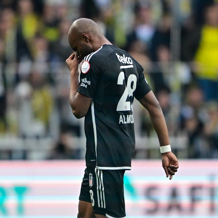 Kırmızı kart gören Musrati'nin üzüntüsü.

#FBvBJK