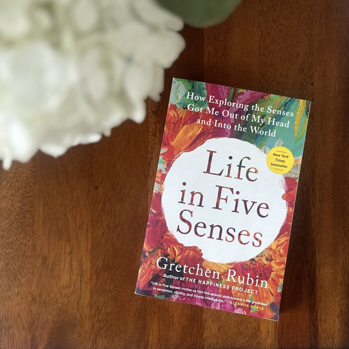 Today is National Sense of Smell Day 👃 We are celebrating with @gretchenrubin's LIFE IN FIVE SENSES and embracing the power of our senses! Learn more about LIFE IN FIVE SENSES at the link—out in paperback on 4/30! penguinrandomhouse.com/books/704874/l…