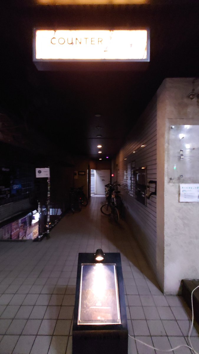 a4tateichi's tweet photo. 東京でfeat曲以外の歌唱を聴いたのは初めてでした✨
(すみません、ライブ行き始めて1年未満のため💦)
DJのあとサウンドチェック、リハなしでの、歌唱でしたので大変だったかと😆
明日の夜、DJイベント伺います🎧
7インチサインいただきました。
ありがとうございました🙏
#CounterClub
#LilSummer https://t.co/91tREuCB5B