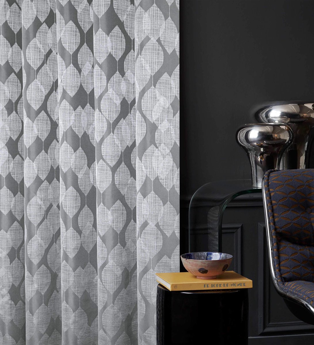 Halo contemporary jacquard curtains in tonal textures completed with a silk and matte finish. ow.ly/BoBa50R3YGA

#eyelets #grey #blue #natural #cream #tonal #textures #silk #matte #finish #themillshopnottingham #homedecor #homestyling #homestyle #homeinspo