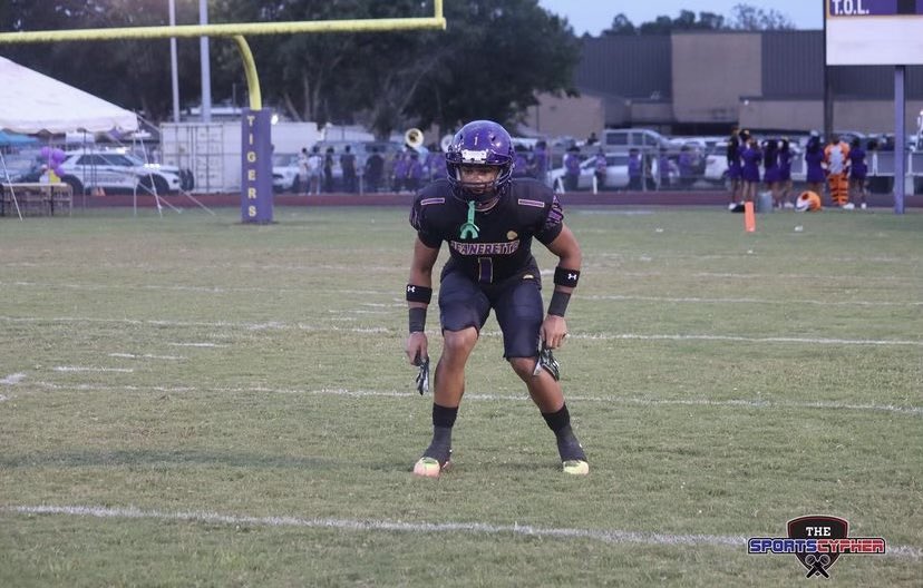 <a href="/ASonnier25/">Andre “Uno” Sonnier</a> 
📚:   3.8 GPA
ACT: 24

hudl.com/video/3/165926…