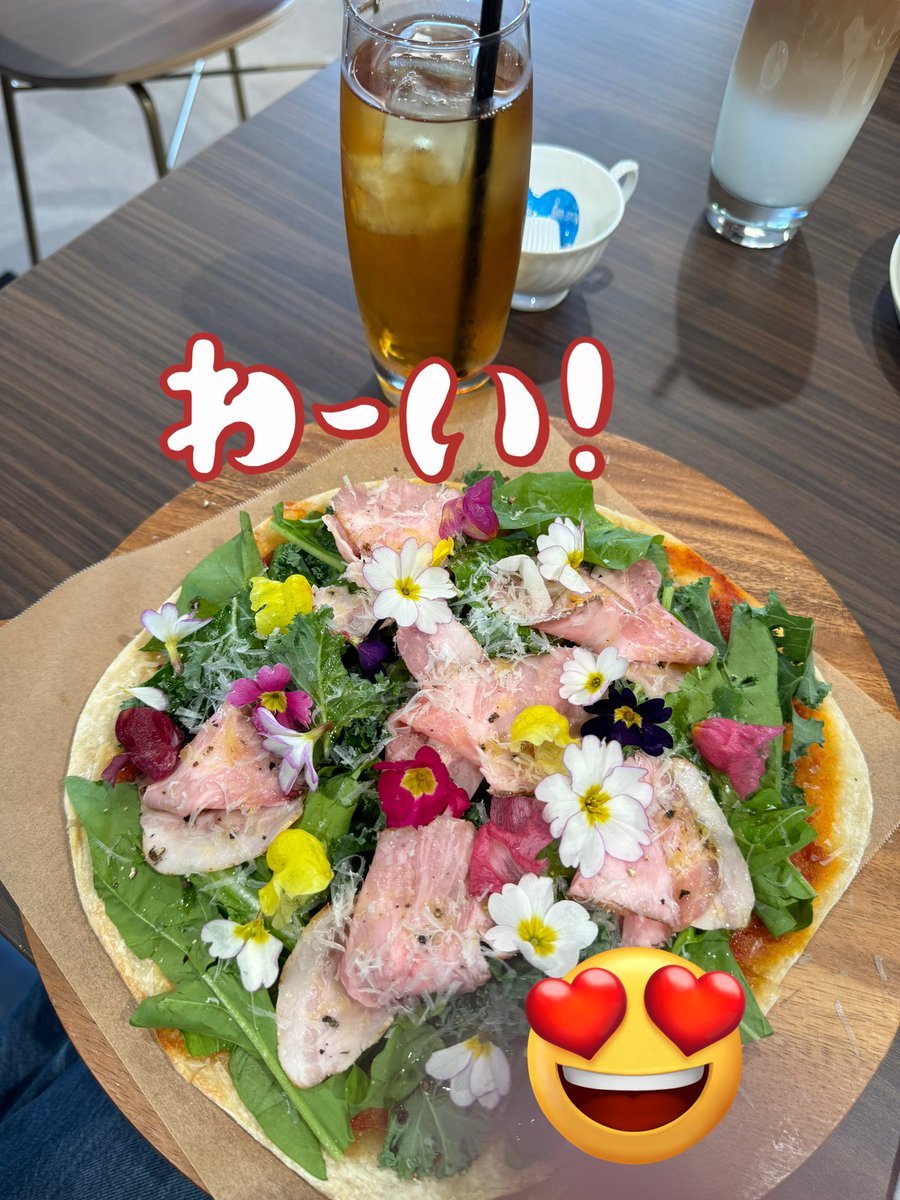 rascalasobo0101's tweet photo. 今日から10連休‼️
#娘とランチ🥗
#plecafe
#お花のピザ🍕🌸 https://t.co/Cv9UlPabny