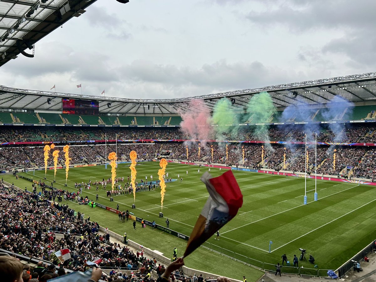 Great game @Twickenhamstad for #bigsummerkickoff. 🃏 🥂 #COYQ #HARvNOR