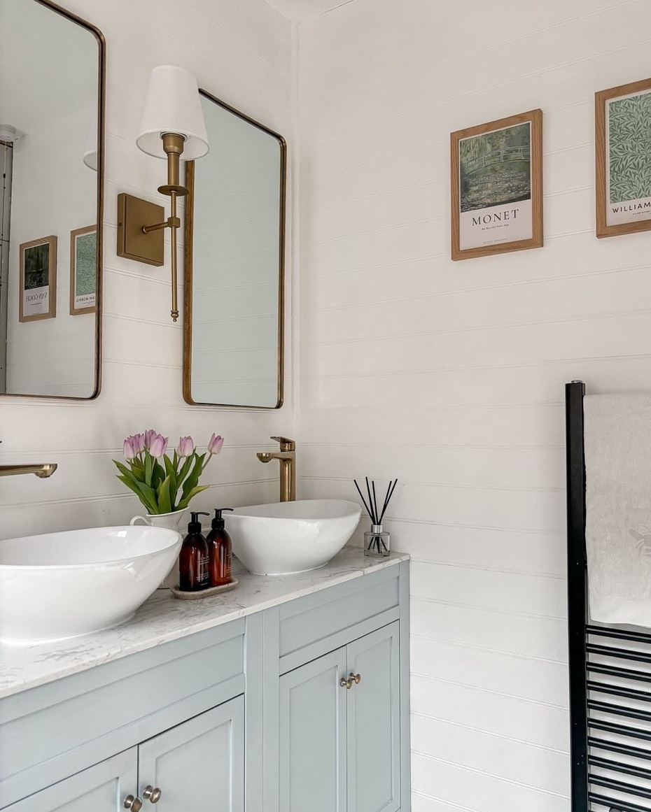 C A L M 🌙

🏡 IG wisteria.house_
🔎 Bermuda Chalk White Vanity

Shop here: bathroommountain.co.uk/furniture

#doublevanity #vanityunit #bathrooms